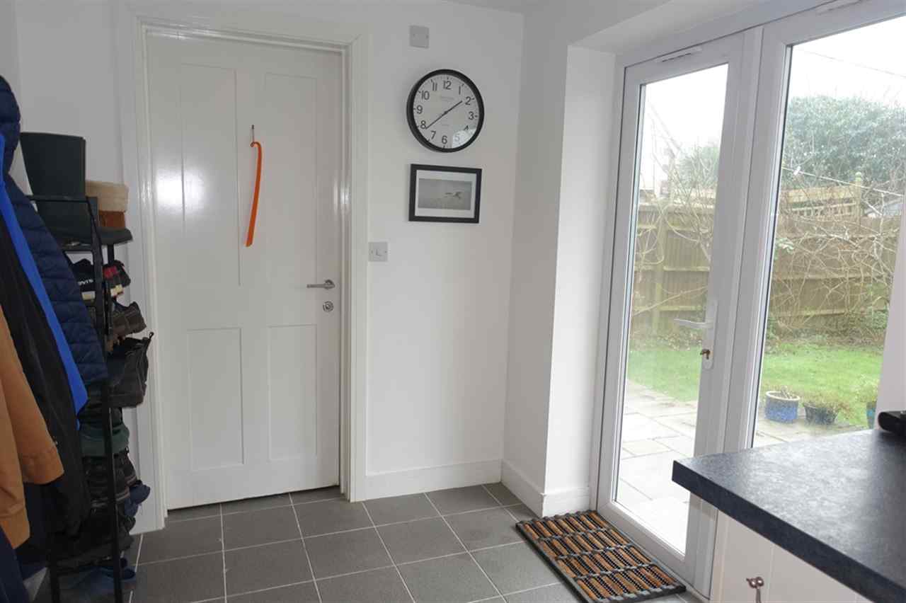 resized-2349823-Rear Entrance.JPG